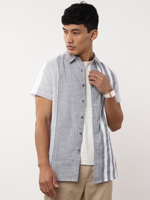 

Sangria Men Grey & White Regular Fit Striped Casual Shirt