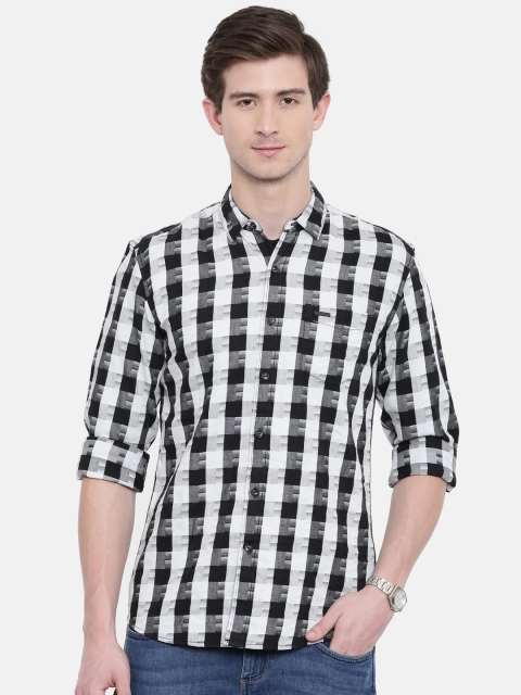 

Wrangler Men Black & Grey Slim Fit Checked Casual Shirt