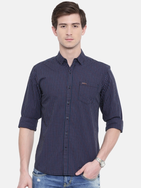 

Wrangler Men Navy Blue & Black Slim Fit Checked Casual Shirt