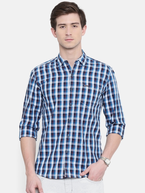 

Wrangler Men Blue & White Slim Fit Checked Casual Shirt