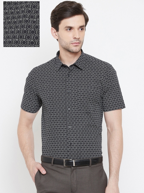 

Blackberrys Men Black & White Slim Fit Printed Smart Casual Shirt