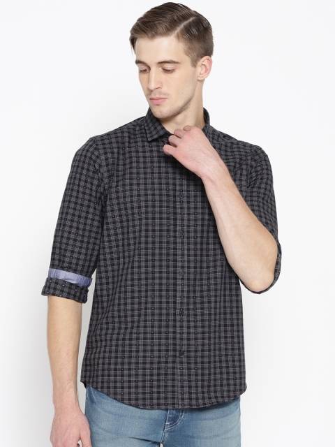 

Blackberrys Men Black & Off-White Slim Fit Checked Casual Shirt