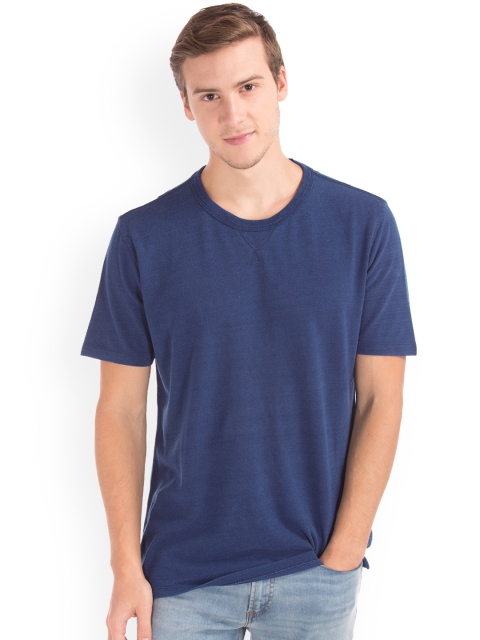 

GAP Men Blue Solid Round Neck T-shirt