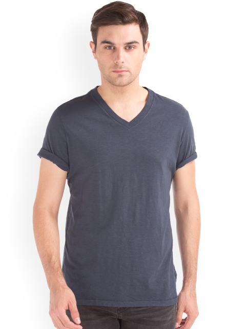 

GAP Men Grey Solid V-Neck T-shirt