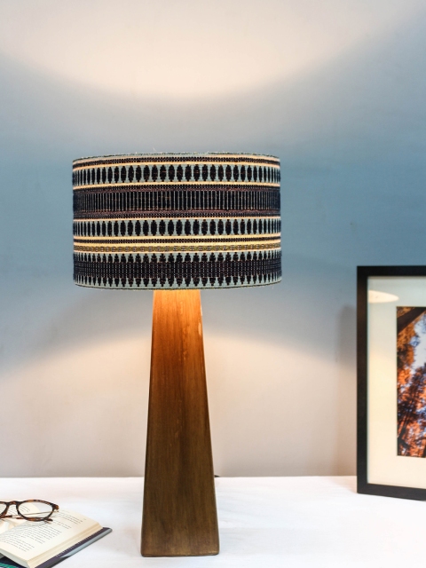 

Grated Ginger Brown & Black Self Design Handcrafted Table Top Lamp with Shade