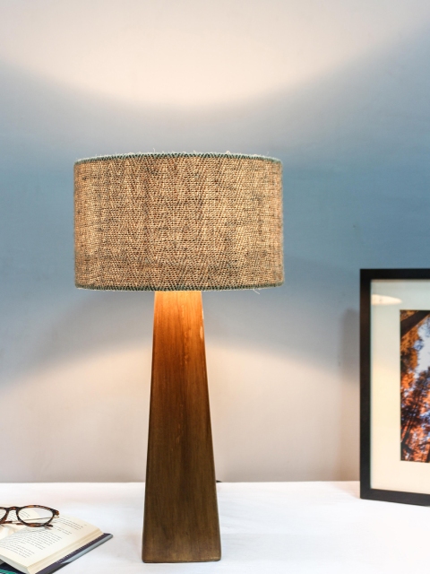 

Grated Ginger Brown & Black Self Design Handcrafted Table Top Lamp with Shade