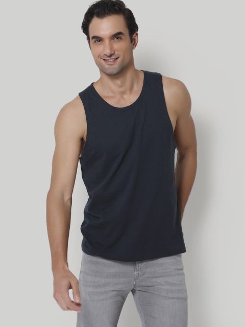 

SELECTED Men Navy Blue Solid T-shirt