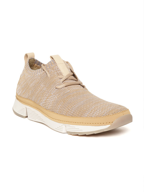 

Clarks Men Beige Woven Design Sneakers