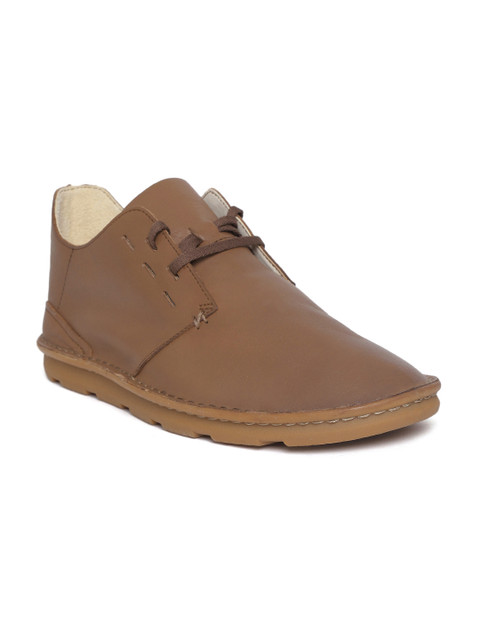 

Clarks Men Brown Leather Sneakers