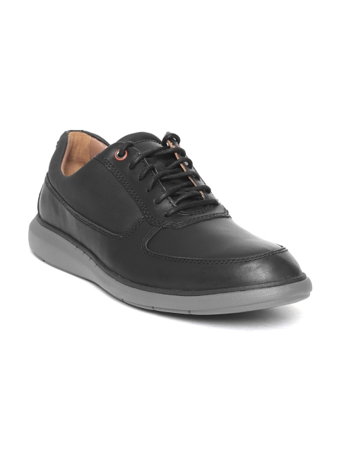 

Clarks Men Black Solid Leather Sneakers