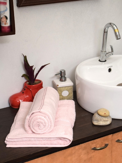 

Avira Home Set of 2 Pink Solid 600 GSM Cotton Hand Towels