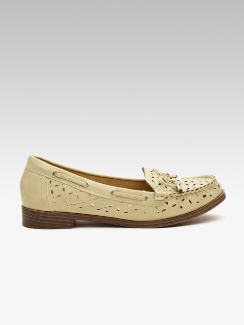 

Carlton London Women Mustard Yellow Cut-Out Loafers, Beige