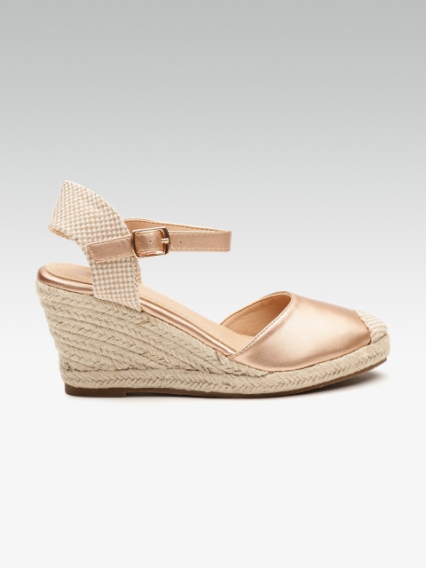 

Carlton London Women Rose Gold-Toned & Beige Solid Heels