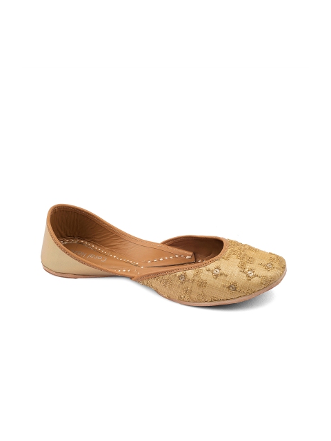 

Coral Haze Women Gold-Toned Woven Design Canvas Mojaris