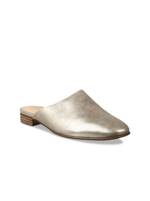 

Clarks Women Gold-Toned Solid Leather Mules