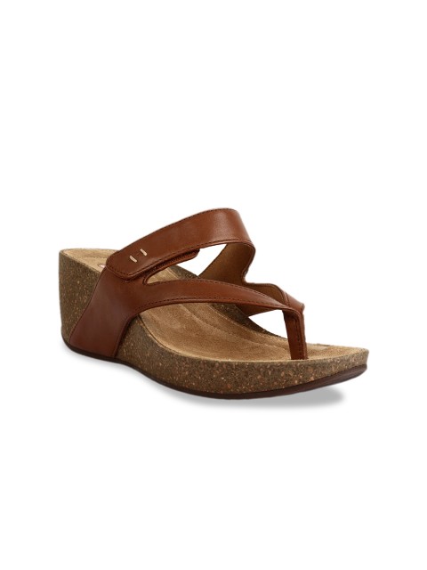 

Clarks Women Tan Solid Sandals