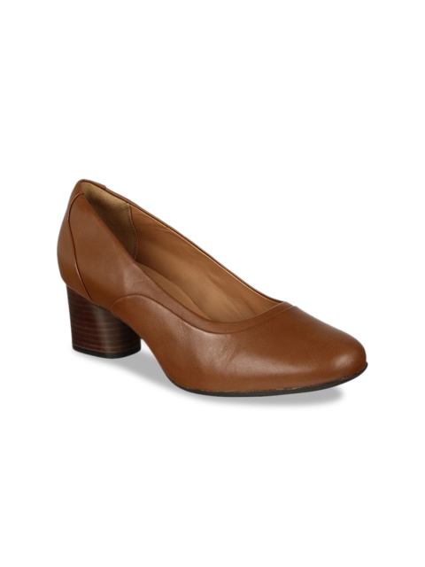 

Clarks Women Tan Solid Pumps
