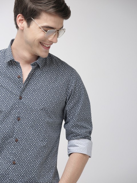 

Mast & Harbour Men Navy Blue & White Regular Fit Printed Casual Shirt