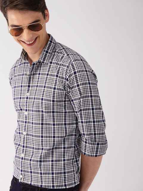 

Mast & Harbour Men White & Navy Blue Regular Fit Checked Casual Shirt
