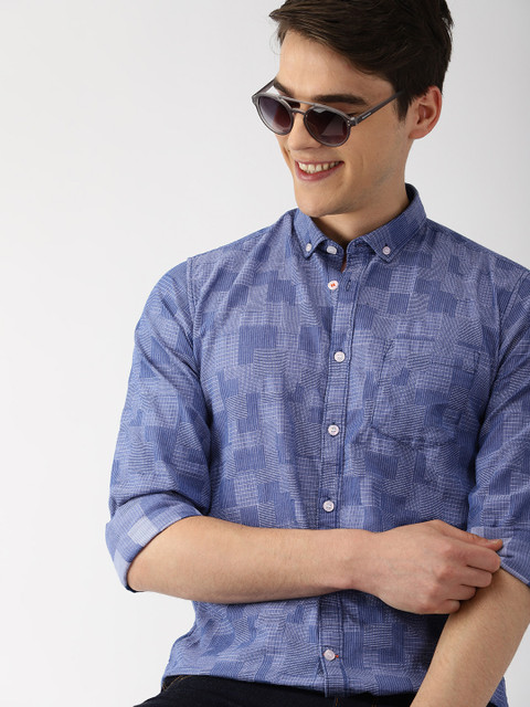 

Mast & Harbour Men Blue & White Regular Fit Checked Casual Shirt