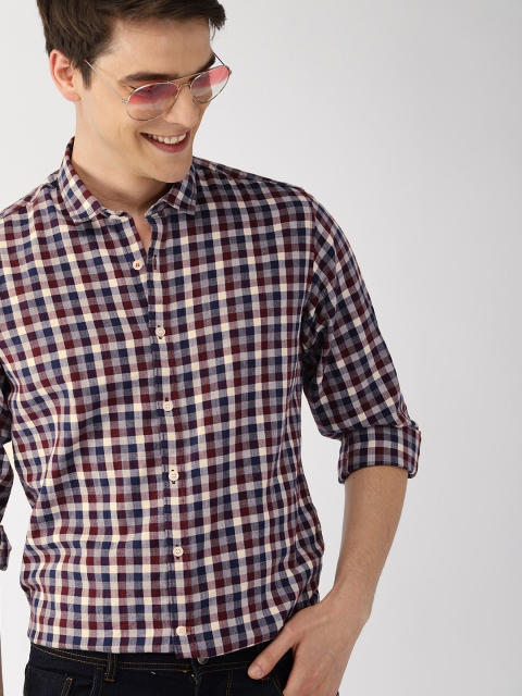 

Mast & Harbour Men Maroon & Navy Blue Regular Fit Checked Casual Shirt