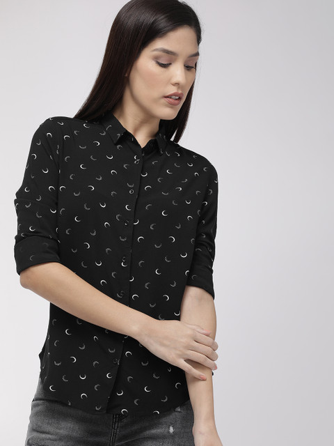 

Levis Women Black & White Slim Fit Printed Casual Shirt