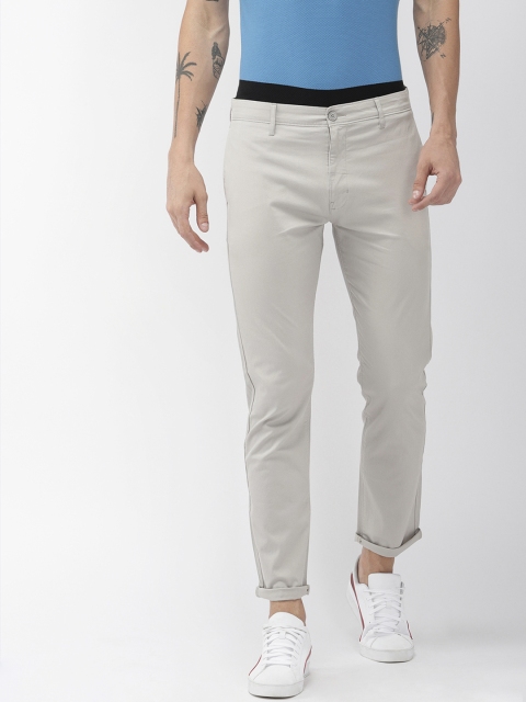 

Levis Men Grey Tapered Fit Solid Regular Trousers