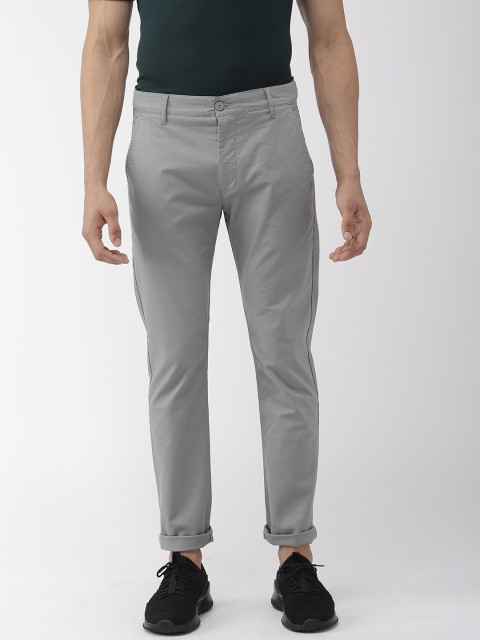 

Levis Men Grey Tapered Fit Solid Chinos