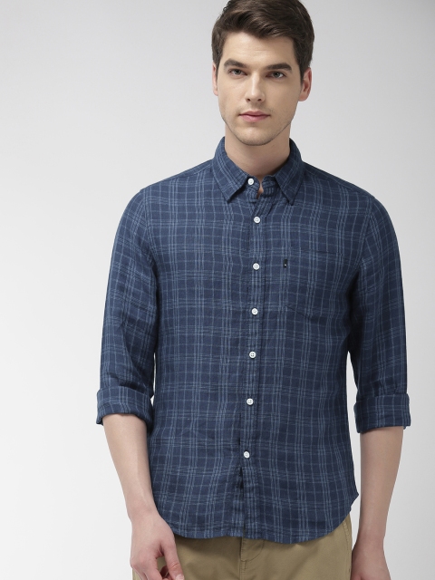 

Levis Men Blue Regular Fit Checked Casual Shirt