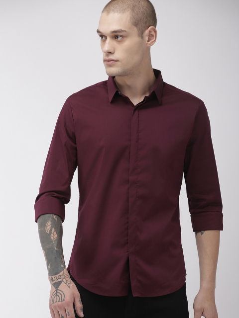 

Levis Men Maroon Slim Fit Solid Casual Shirt