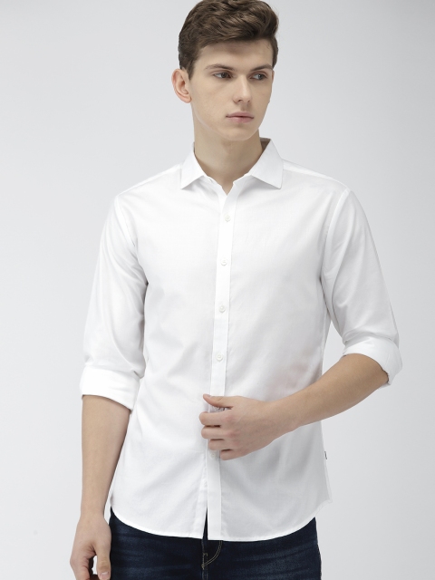 

Levis Men White Slim Fit Solid Casual Shirt
