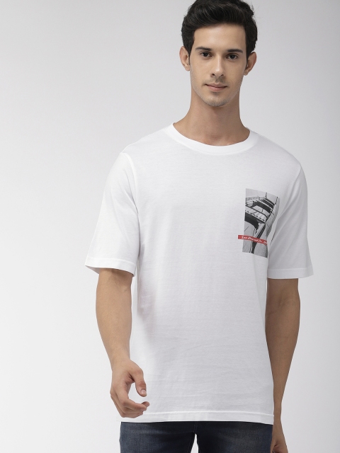 

Levis Men White Solid Round Neck T-shirt
