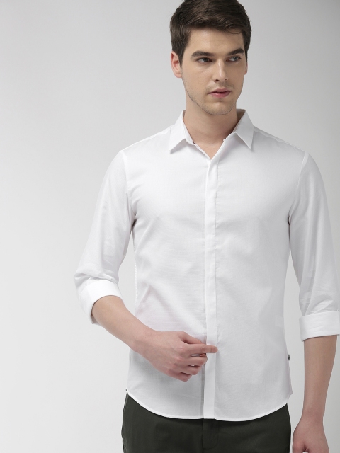 

Levis Men White Slim Fit Self Design Casual Shirt