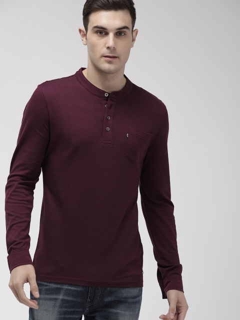

Levis Men Burgundy Solid Slim Fit Henley Neck T-shirt