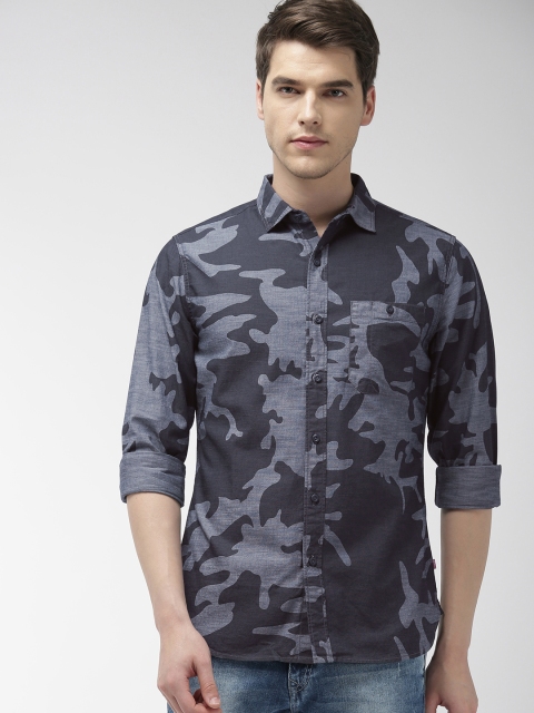 

Levis Men Blue Slim Fit Camouflage Printed Casual Shirt
