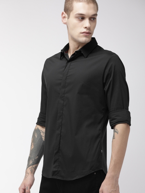 

Levis Redloop Men Black Slim Fit Solid Casual Shirt
