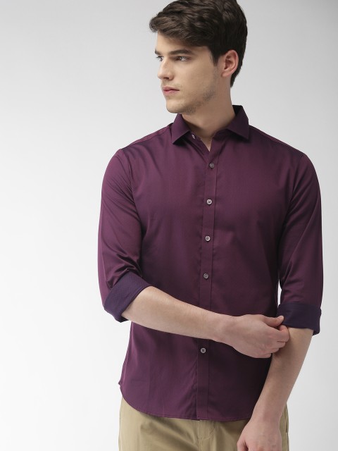 

Levis Men Burgundy RedLoop Slim Fit Self Design Casual Shirt