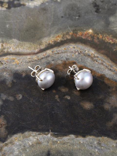 

Sepia Grey Spherical Pearl Studs