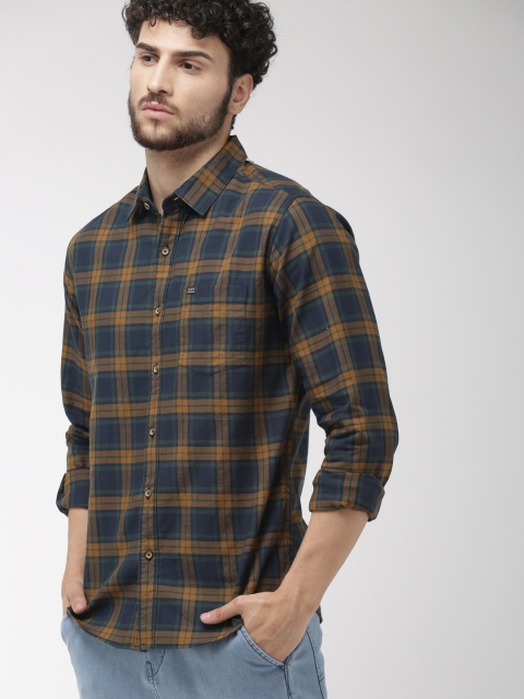 

The Indian Garage Co Men Navy Blue & Mustard Brown Slim Fit Checked Casual Shirt