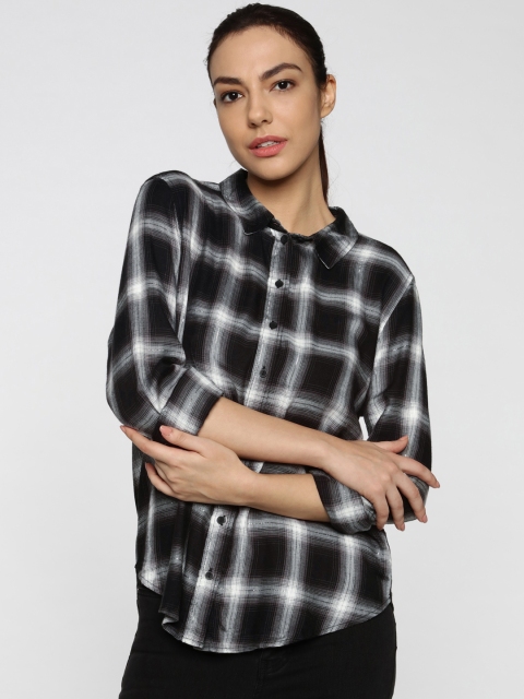 

ONLY Women Black & White Regular Fit Checked Casual Shirt