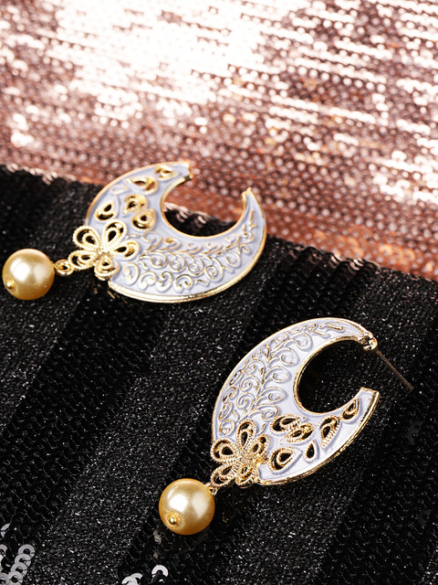 

Priyaasi Blue Gold-Plated Hand-Painted Beaded Crescent Shaped Chandbalis