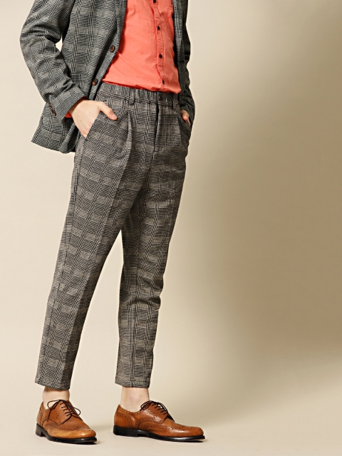 

Mr Bowerbird Men Beige & Black Regular Fit Checked Regular Cropped Trousers