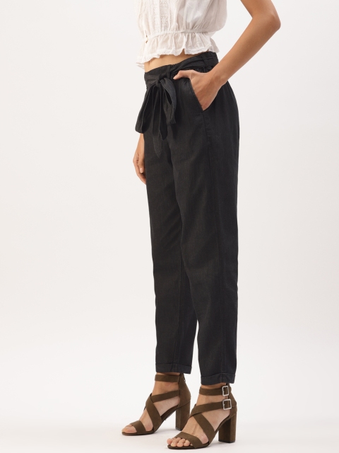 

DressBerry Women Black Regular Fit Solid Cropped Chambray Peg Trousers