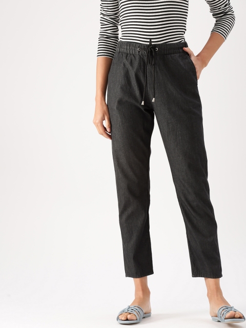 

DressBerry Women Black Regular Fit Solid Cropped Regular Trousers