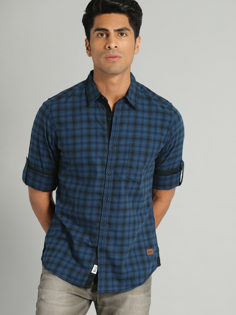 

Roadster Men Navy Blue & Black Regular Fit Checked Casual Shirt