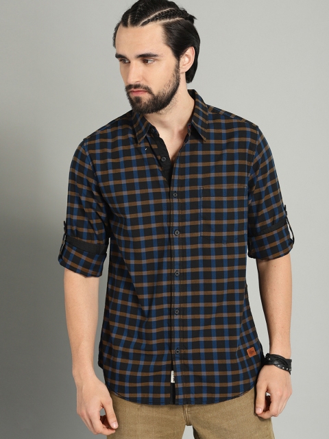 

Roadster Men Black & Blue Regular Fit Checked Casual Shirt
