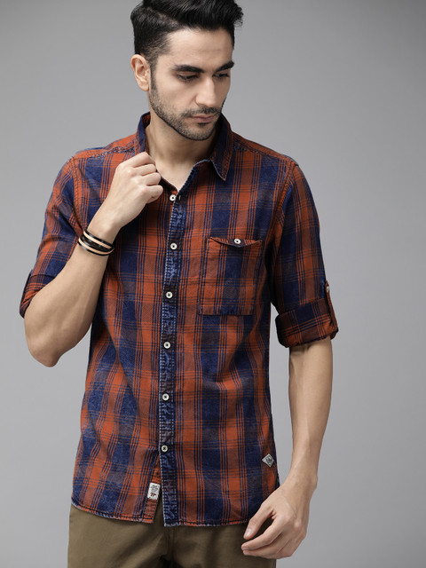 

Roadster Men Navy Blue & Rust Orange Regular Fit Checked Casual Shirt