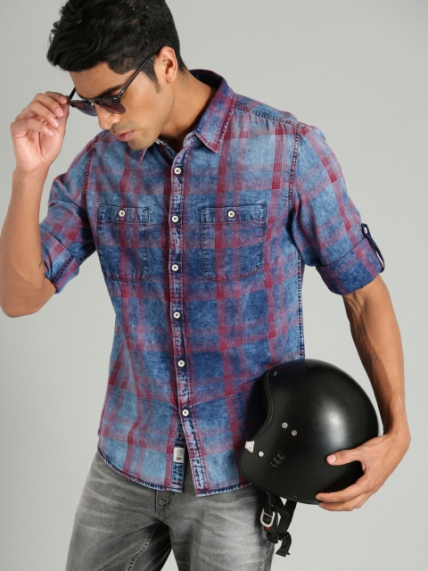 

Roadster Men Navy Blue & Maroon Regular Fit Checked Casual Shirt