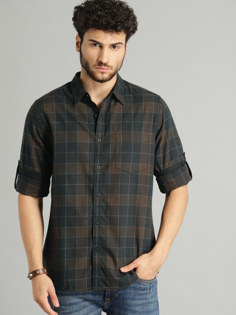 

The Roadster Lifestyle Co Men Coffee Brown & Black Regular Fit Checked Casual Shirt