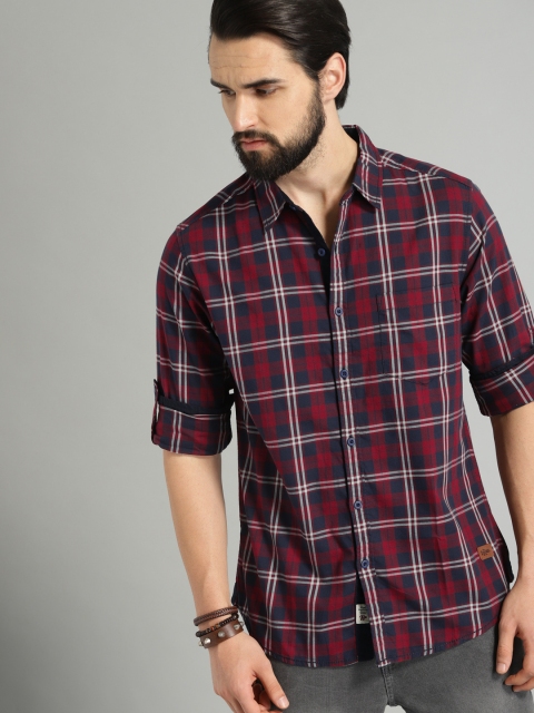 

Roadster Men Maroon & Navy Blue Regular Fit Checked Casual Shirt